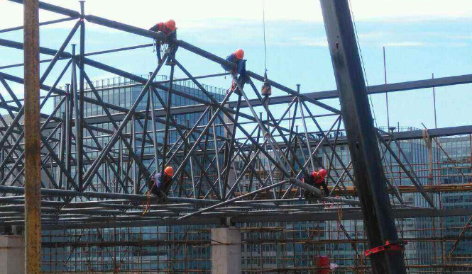 怀柔论网架装配施工中搭设脚手架应当留神的事故